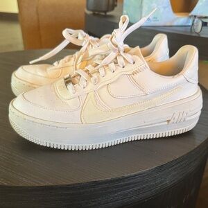 Nike AF 1 platform sneakers 🤍